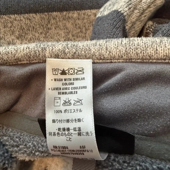 Patagonia Zip-Up 1/2 zip in dark Gray and light grey Stripes kangaroo pocket - Picture 8 of 16